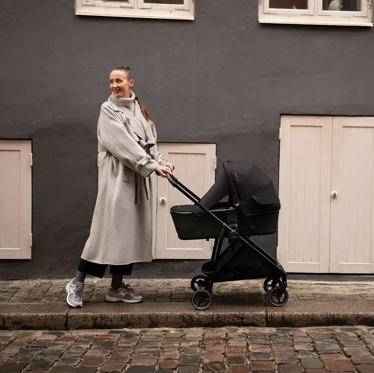 Nuna LYTL™ Carry Cot With Rain Cover